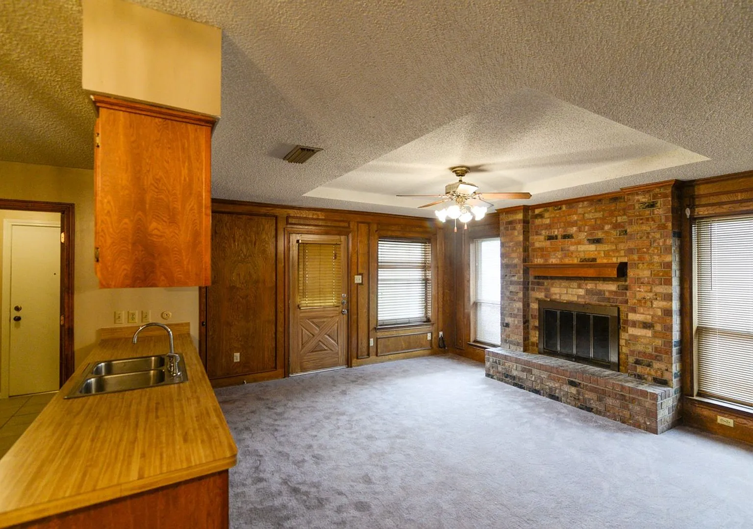 3 bedroom Duplex in Greenville! — Photo 4