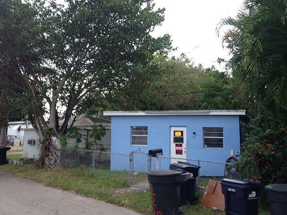 3rd image of 2290 NE 136th Ter