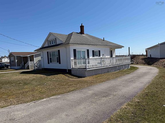 3rd image of 2660 Main St