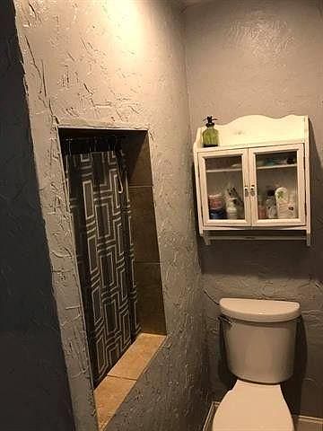 2nd image of 3009 Malcolm St