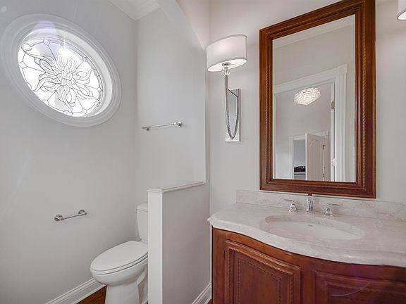 4th image of 1024 Killarney Dr