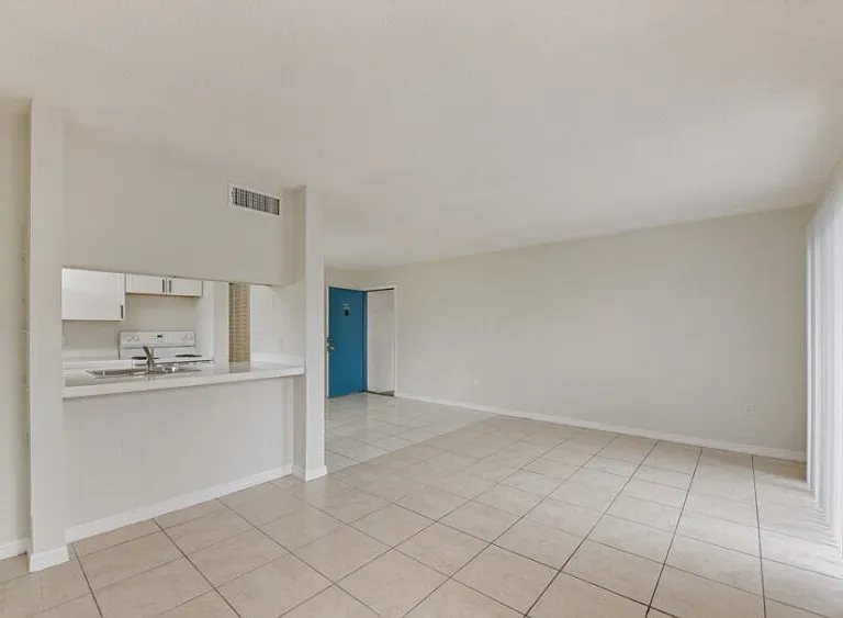 The Lakeside at 2315 — Photo 7