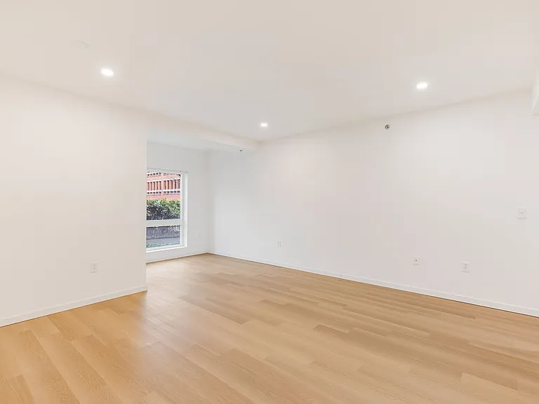 Kearney Court Apartments — Photo 15