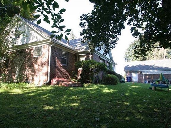 5th image of 211 Russell St