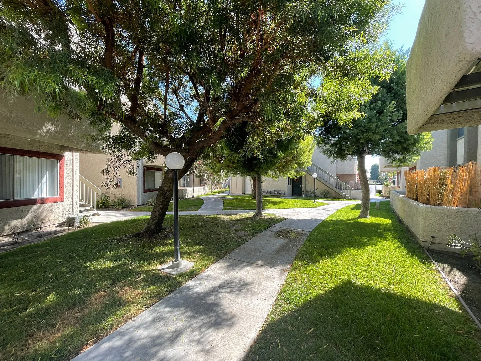 401 Beach Blvd - El Pueblo Apartments — Photo 4