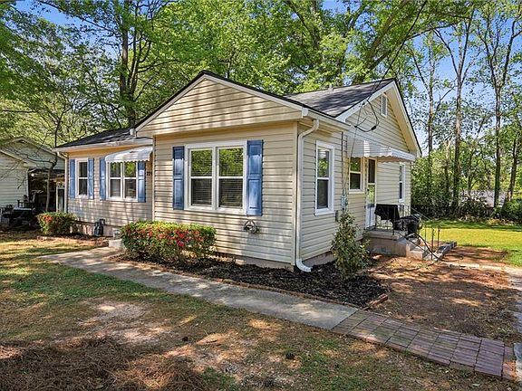 3rd image of 2266 N Shallowford Rd