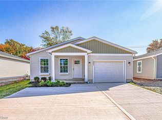 5851 Stumph Rd, Parma Heights, OH 44130