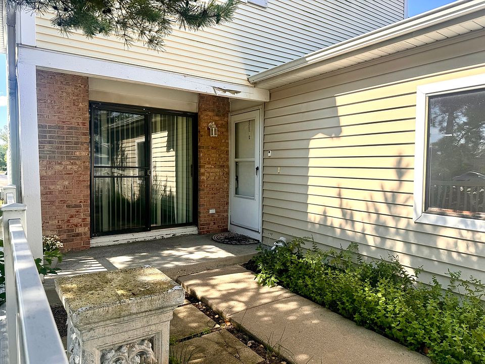 2nd image of 4 Waterford Dr