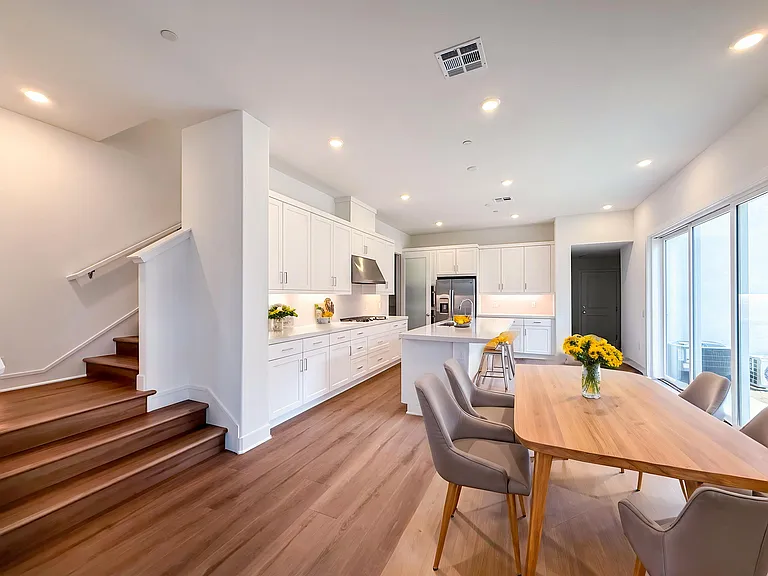 Kitchen (virtual staging)