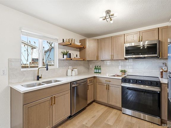 5th image of 910 Lancaster Avenue