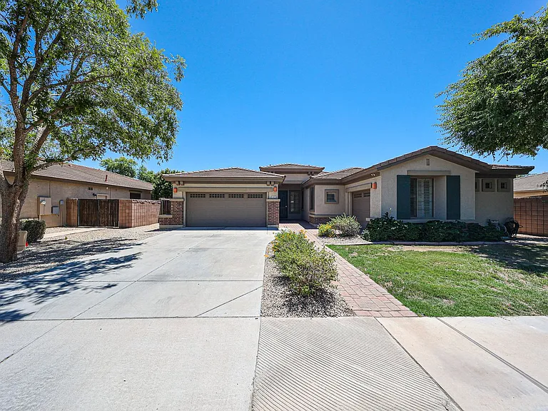 445 W Seagull Dr — Photo 2