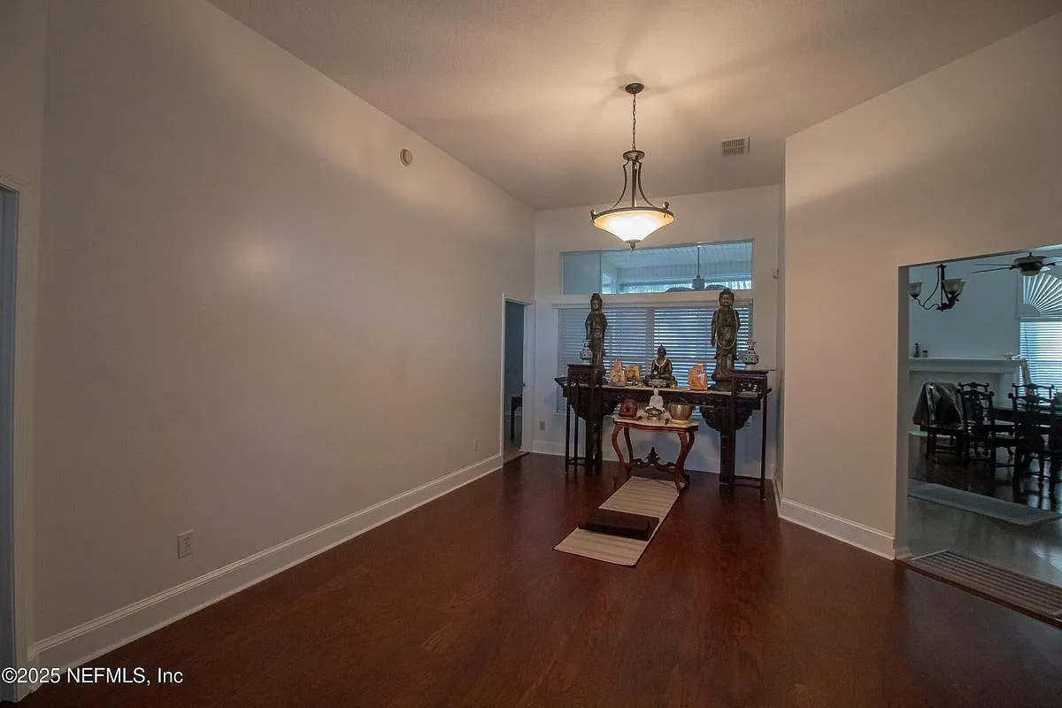 4 bed, 2.0 bath, 2163 sqft, $2,300 — Photo 4