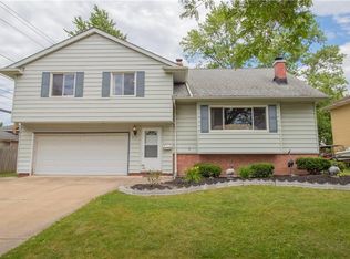 6733 Crenshaw Dr, Parma Heights, OH 44130