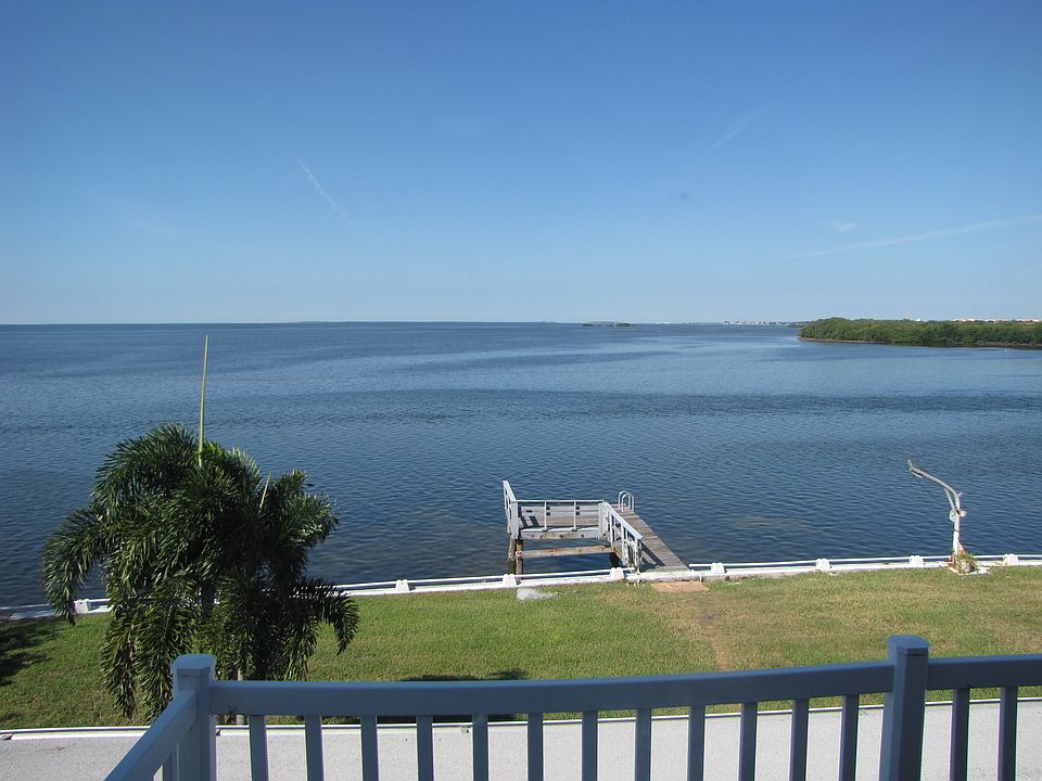 small deck off master bdrm