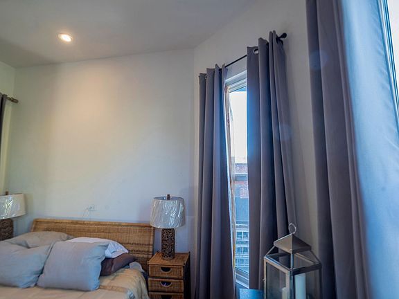 3rd image of 1109 32nd St Unit A