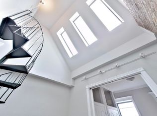 118 E 7th St #4C, New York, NY 10009