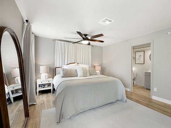 3rd image of 391 Torrey Pines Point