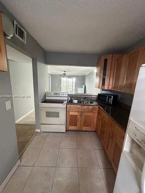 Monterey Two Condo — Photo 2