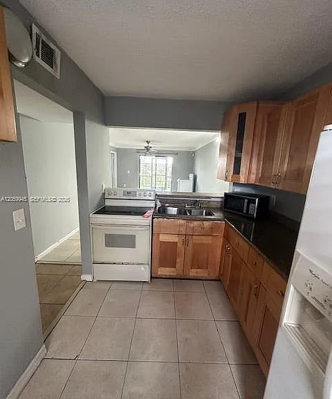 20800 NE 8th Ct #10517 — Photo 2