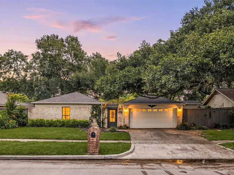 22607 Goldstone Dr — Photo 3