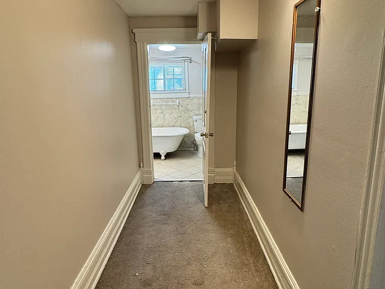 698 Queen St SW #1 — Photo 6