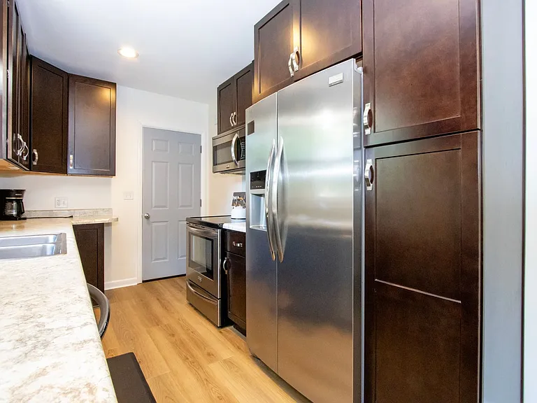 1720 W Hill Dr — Photo 9