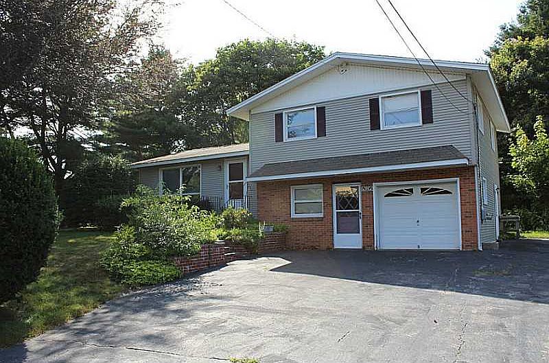1st image of 10 Bayfield Dr