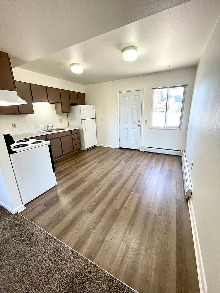 3 bed, 1.0 bath, 900 sqft, $1,150 — Photo 4