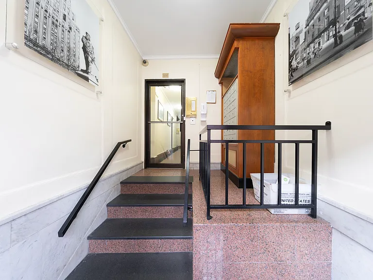 207 W 11th St #1C — Photo 9