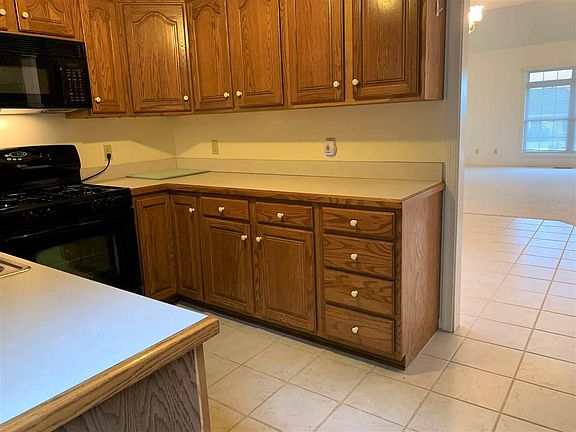 4th image of 474 Diana Ct
