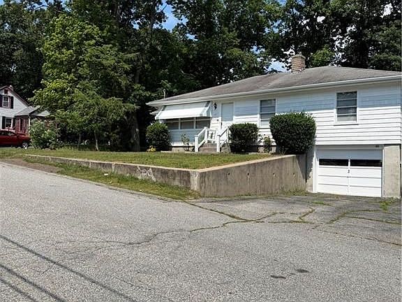 2nd image of 101 Iroquois Rd