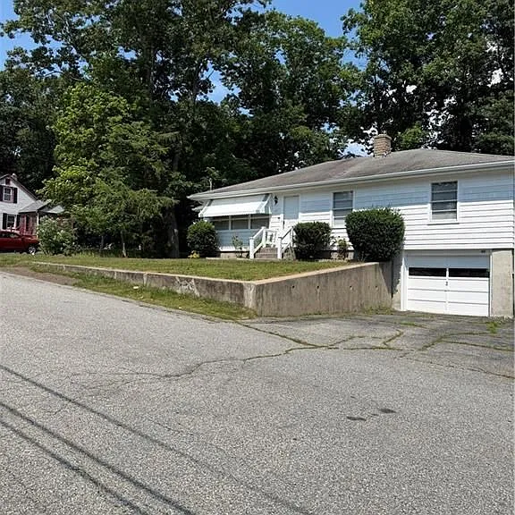 101 Iroquois Rd — Photo 2
