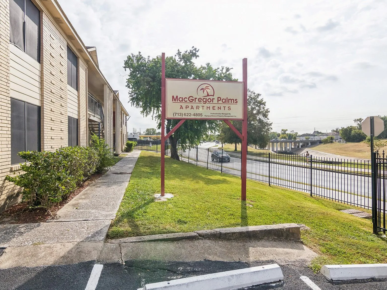 2 bed, 6432 sqft, $1,050 — Photo 1