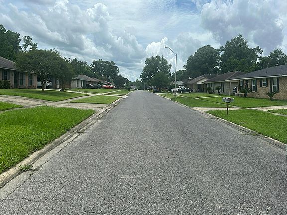 4th image of 1306 Roundhill Dr