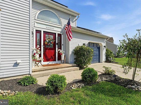 5th image of 68 Jennifer Ln