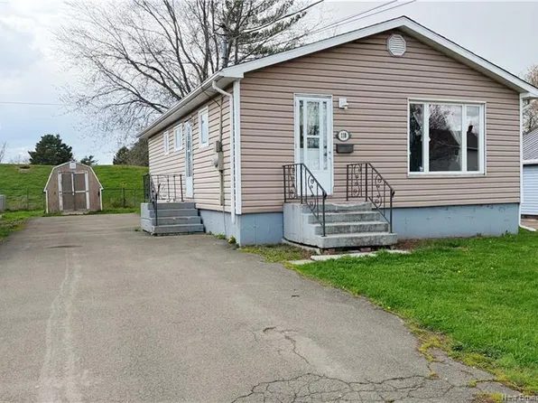 118 Cedar St, Moncton, NB E1C 7L4