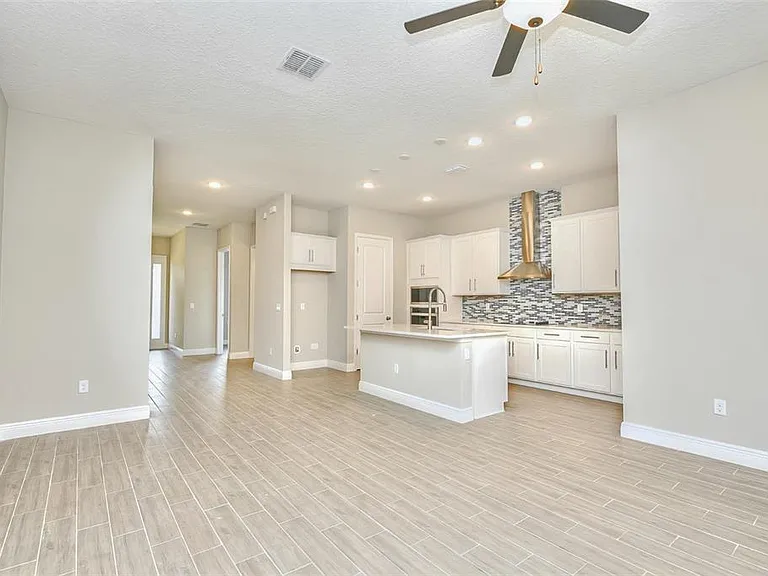 6427 Cyrils Dr — Photo 8