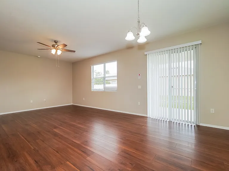 1557 Regent Ct — Photo 5
