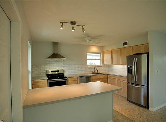 2nd image of 21491 Gladis Ave
