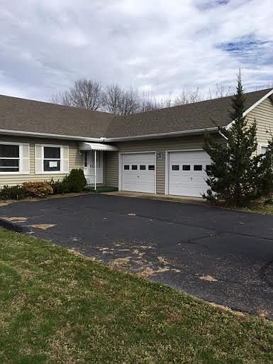 1st image of 10 Briarwood Dr