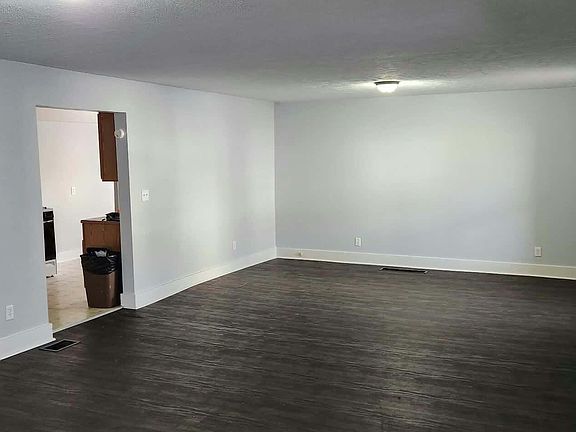 5th image of 404 S Jefferson St