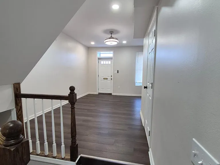 2015 E Fairmount Ave — Photo 4