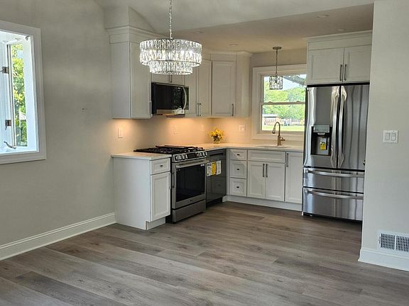 5th image of 37 Irwin Place