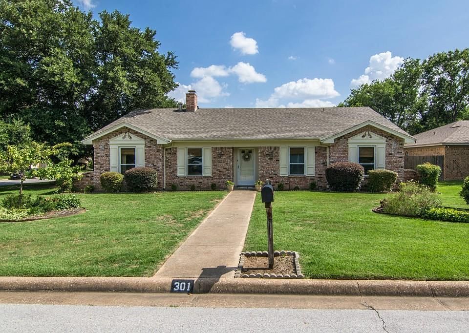 1st image of 301 Northglen Dr
