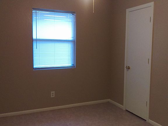 4th image of 3009 Honeysuckle Cir APT A