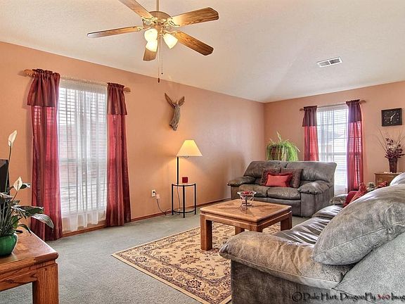 Living_Room_1.jpg