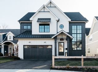 905 N Webster St, Naperville, IL