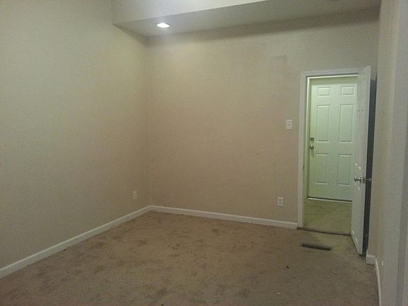 3rd image of 2858 S Jefferson Ave #1