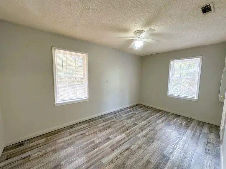 1609 Marion St #B — Photo 7