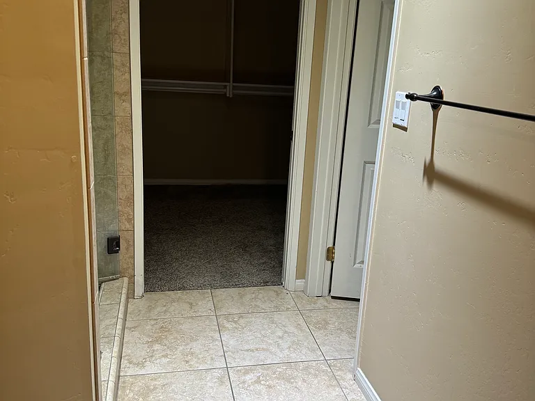 1877 Honeysuckle Ln — Photo 12